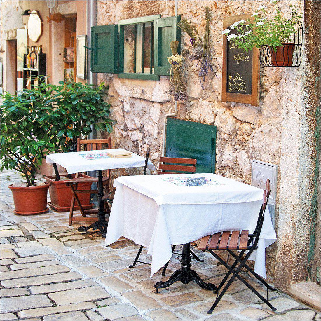 Street Café, Square